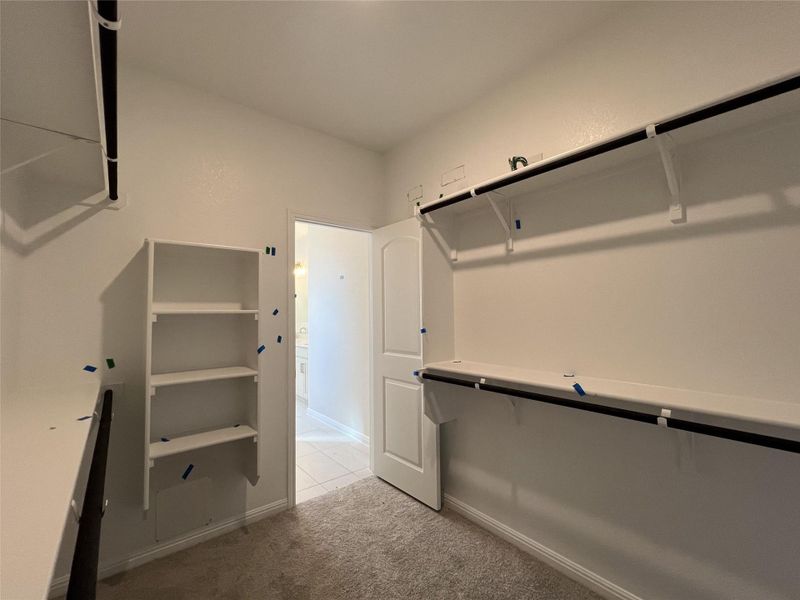 Spacious, unfurnished interior of a new home in Rolling Glen, Hutto (Image 24).