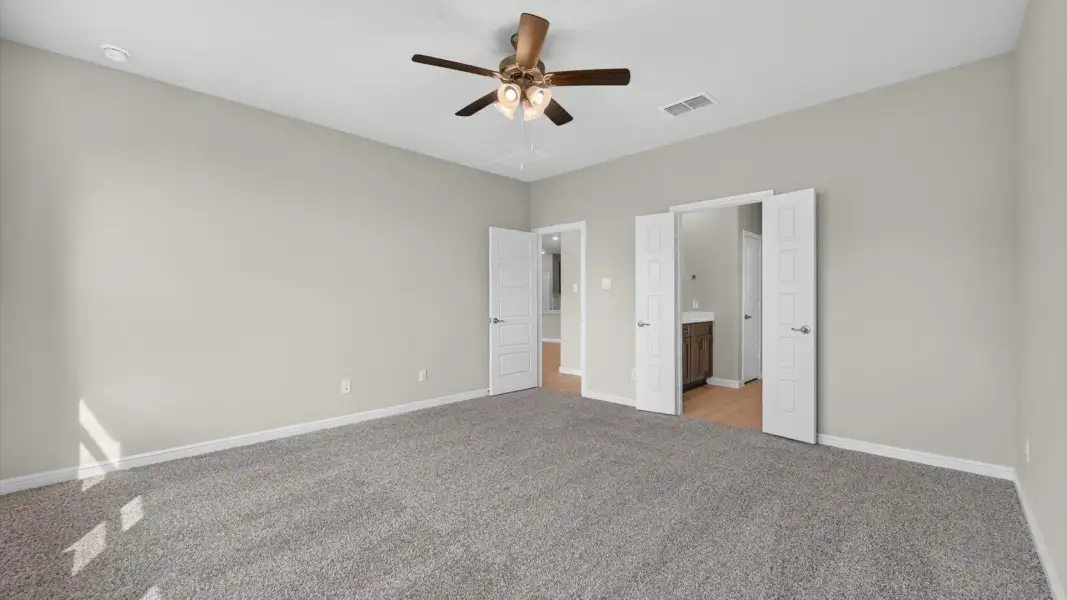 Spacious, unfurnished interior of a new home in Bluestem, Rhome (Image 26).