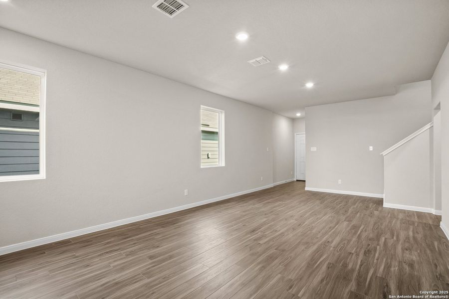 Spacious, unfurnished interior of a new home in Dauer Ranch, New Braunfels (Image 22). Spacious, unfurnished interior of a new home in Dauer Ranch, New Braunfels (Image 22).