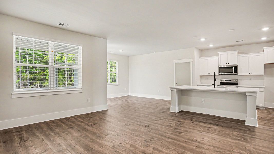 Spacious, unfurnished interior of a new home in Coastal Farms, Conway (Image 7).