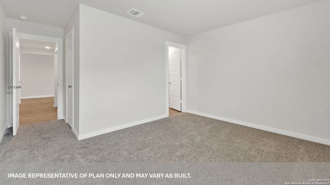 Spacious, unfurnished interior of a new home in Sonoma Oaks, Fredericksburg (Image 23).
