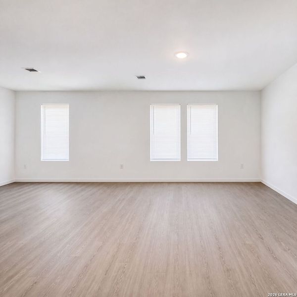 Spacious, unfurnished interior of a new home in Landon Ridge, San Antonio (Image 13).