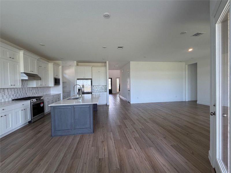Furnished interior view inside a new home in Cross Creek West, Fulshear (Image 11).