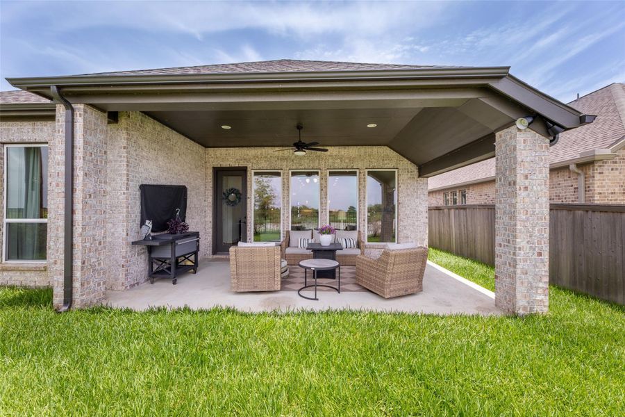 Covered Patio with Lake view