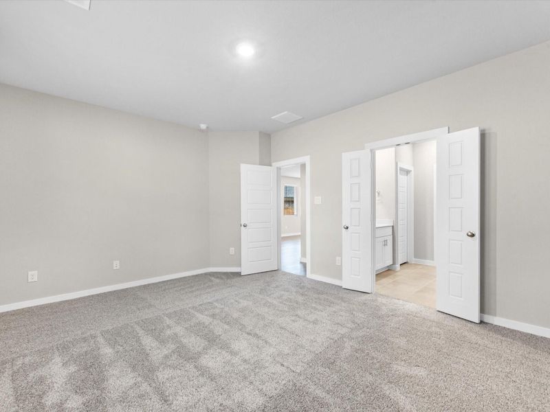 Spacious, unfurnished interior of a new home in Montgomery Oaks - Premier, Conroe (Image 24).