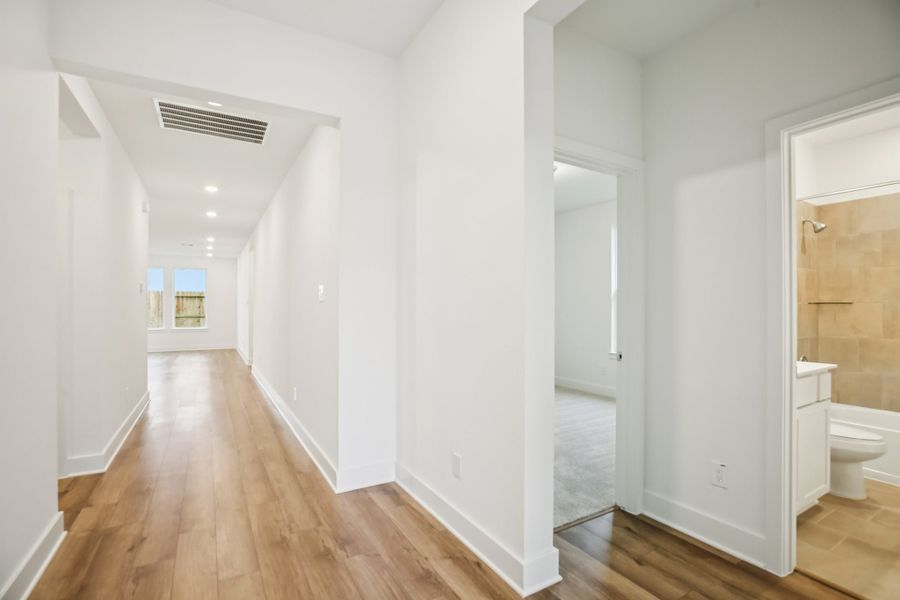 Spacious, unfurnished interior of a new home in Oakberry Trails, Waller (Image 6).