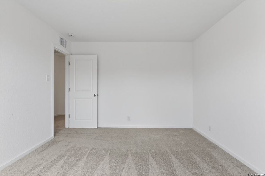 Spacious, unfurnished interior of a new home in Hennersby Hollow, San Antonio (Image 15). Spacious, unfurnished interior of a new home in Hennersby Hollow, San Antonio (Image 15).