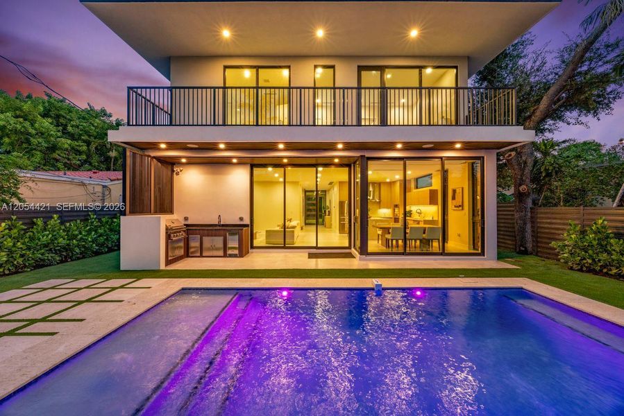 Exterior details and patio area of a home in , Miami (Image 32).