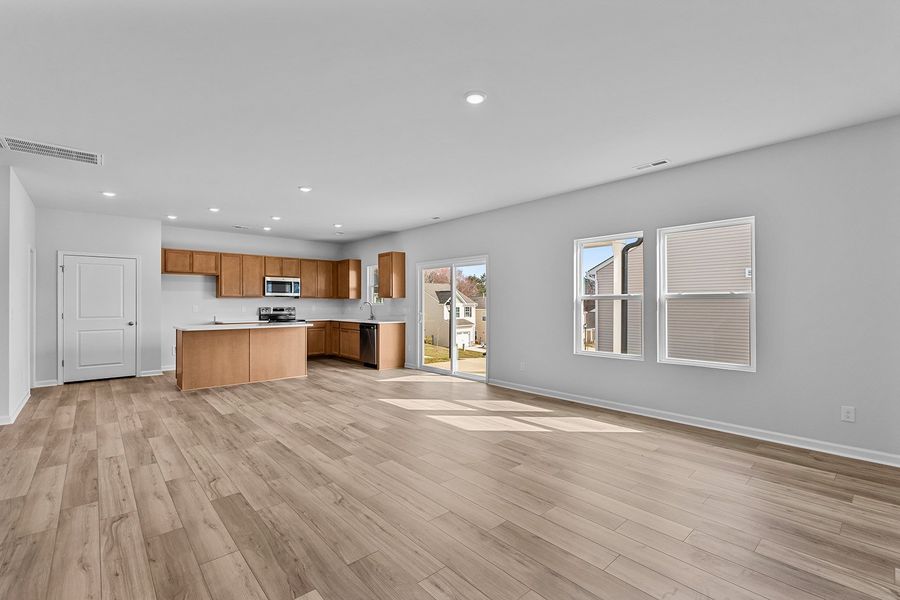 Spacious, unfurnished interior of a new home in Hanes Lake, Winston-Salem (Image 23).