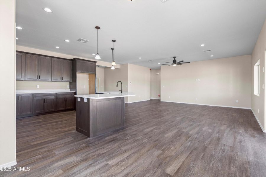 Dining Area Dining Area