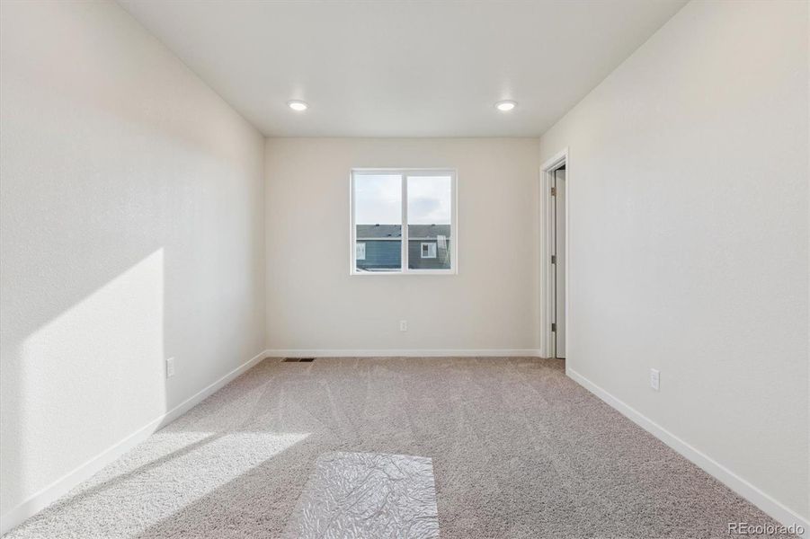 Spacious, unfurnished interior of a new home in Farmlore, Brighton (Image 17).