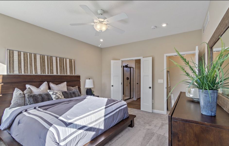 Representative furnished interior of a home built from the Edenton by Fischer Homes in Savannah Lakes, Hiram (Image 9).