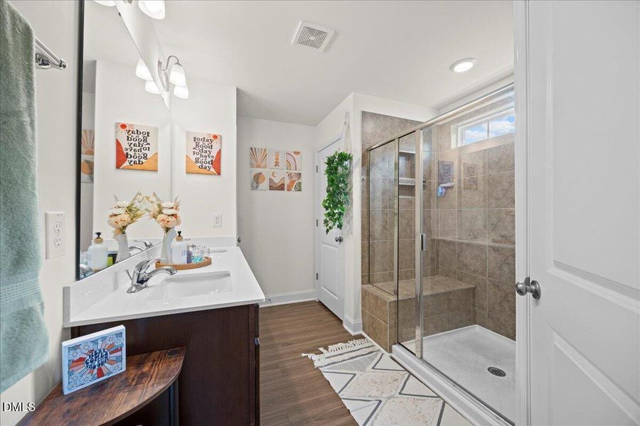 33-2A1A0214 33-2A1A0214