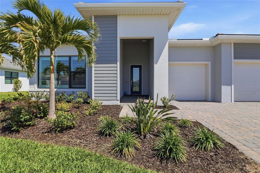 Exterior details and patio area of a home in , Lakewood Ranch (Image 24).