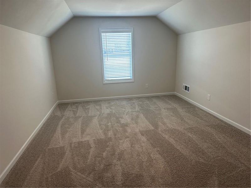 Spacious, unfurnished interior of a new home in , Auburn (Image 28).