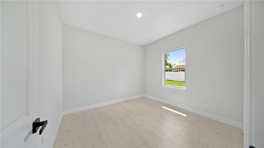 Spacious, unfurnished interior of a new home in , Ocala (Image 33).