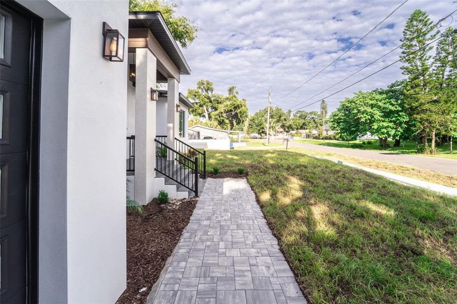 Exterior details and patio area of a home in , Tampa (Image 4).