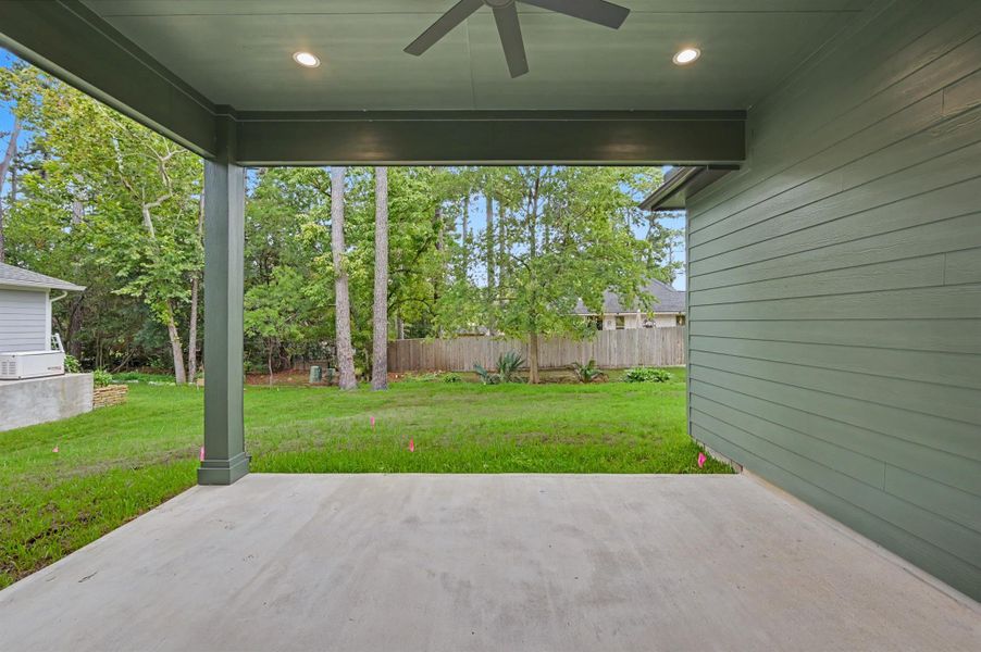 Exterior details and patio area of a home in , Willis (Image 3).