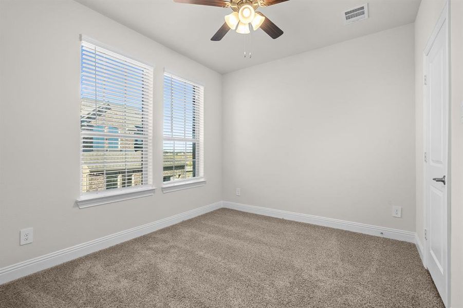 Spacious, unfurnished interior of a new home in Mustang Square, Plano (Image 25).