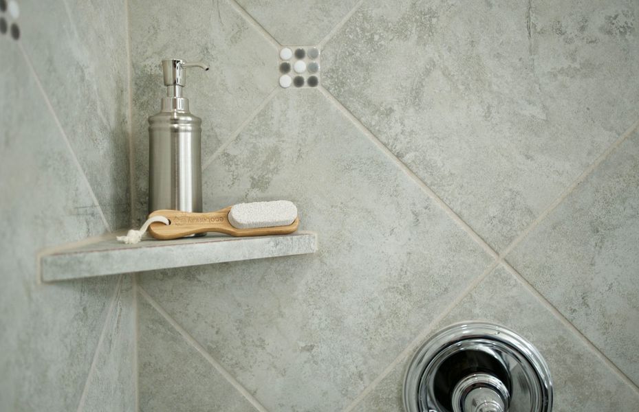 Representative interior finishes for a home built from the Holden by Pulte Homes in Ellerden, Tomball (Image 4).