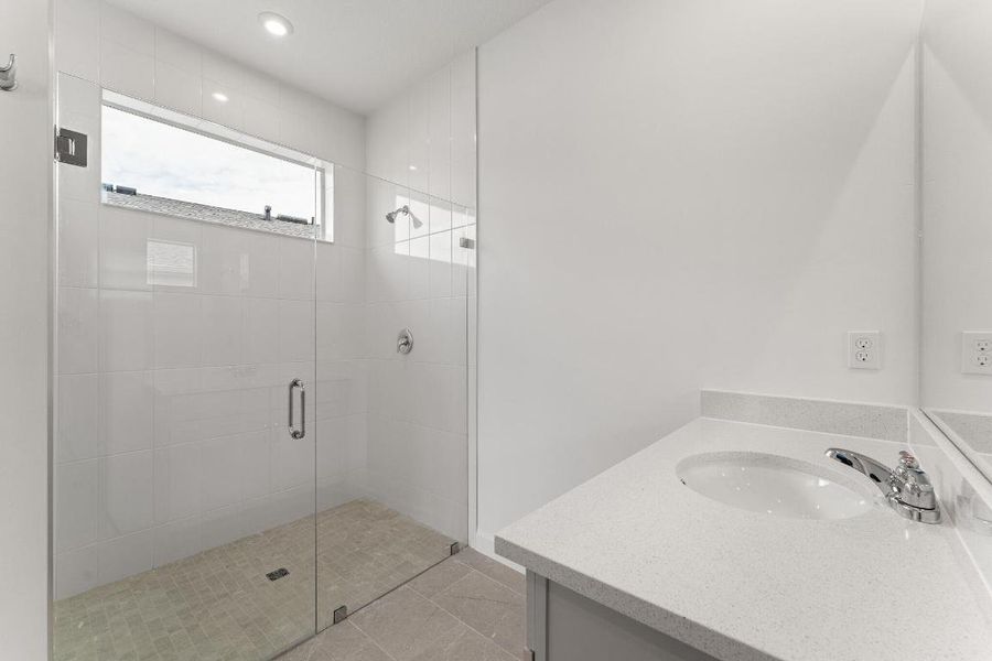 US_SEF_BRIAR_LOT 99_owners bath 2