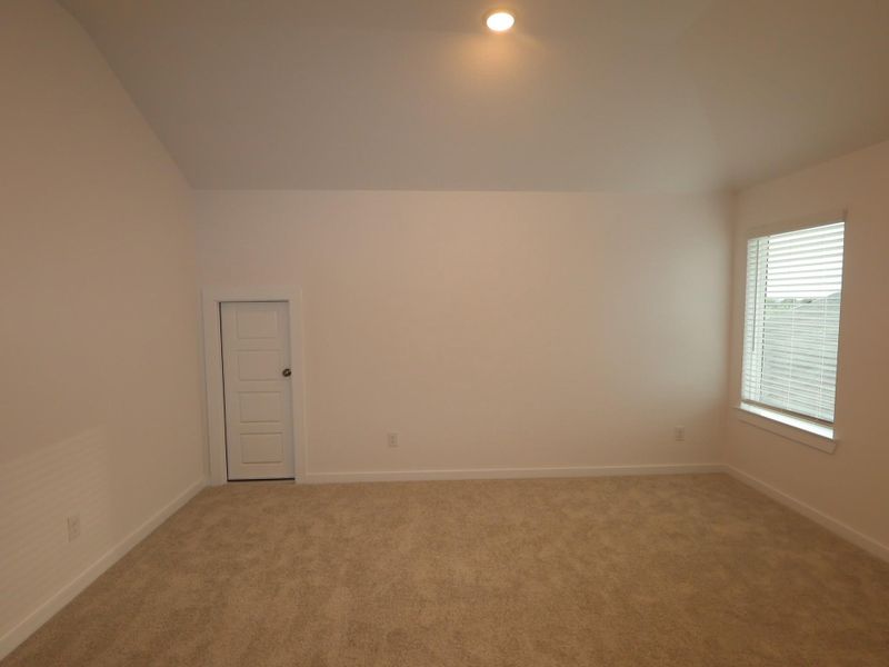 Spacious, unfurnished interior of a new home in Summerview, Fulshear (Image 20).