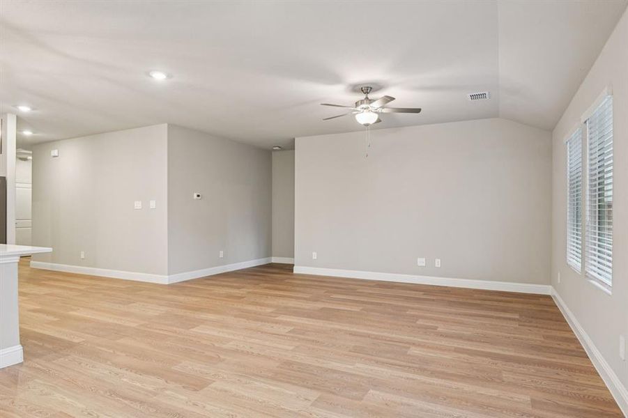 Spacious, unfurnished interior of a new home in Lakehaven - Signature Series, Farmersville (Image 34).