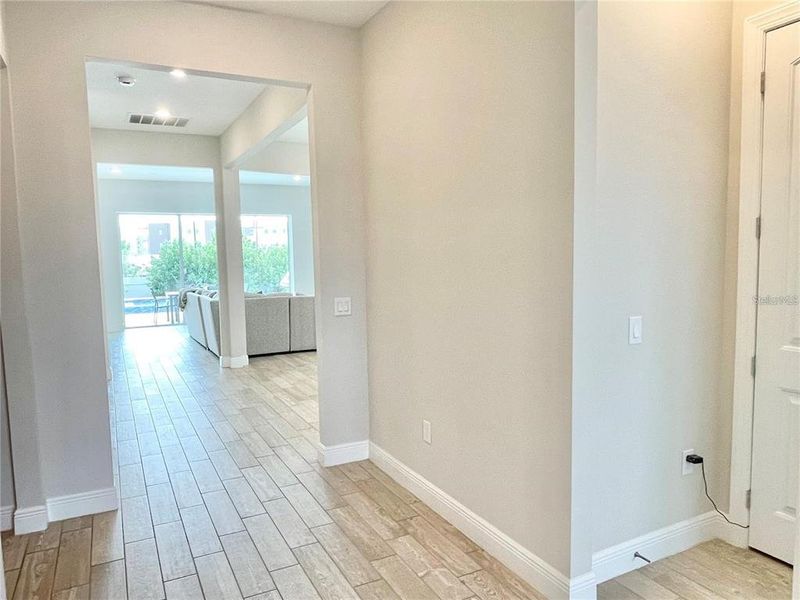 Spacious, unfurnished interior of a new home in Parkview Reserve, Orlando (Image 26).