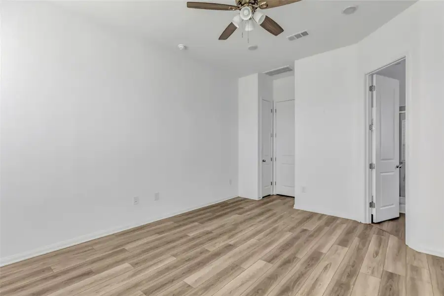 Spacious, unfurnished interior of a new home in , Tomball (Image 30). Spacious, unfurnished interior of a new home in , Tomball (Image 30).
