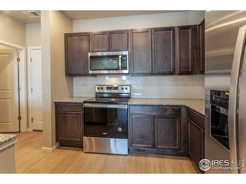 EXAMPLE PHOTO: KITCHEN W/ S.S. APPLIANCES