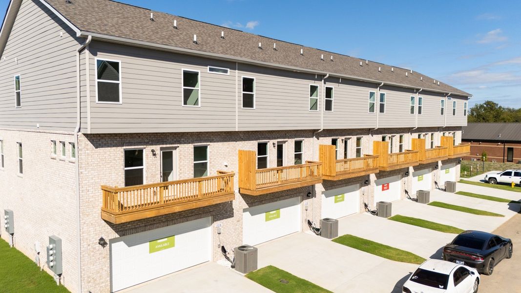 Exterior details and patio area of a home in Sweetbriar Place, Lebanon (Image 21).