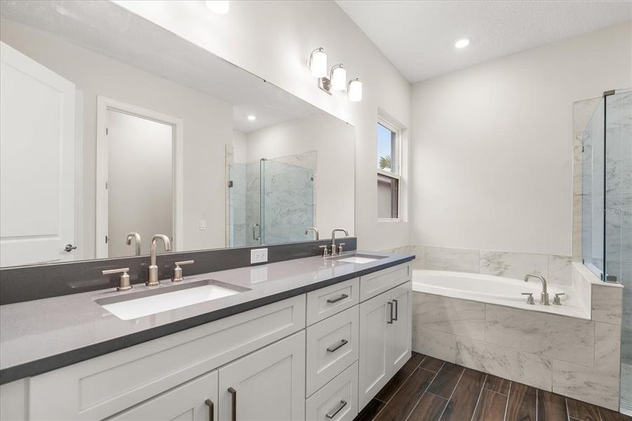 Furnished interior view inside a new home in , Kissimmee (Image 11).