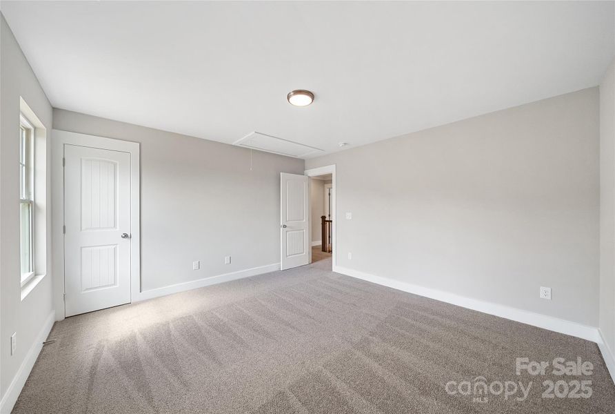 Spacious, unfurnished interior of a new home in , Stanfield (Image 26).