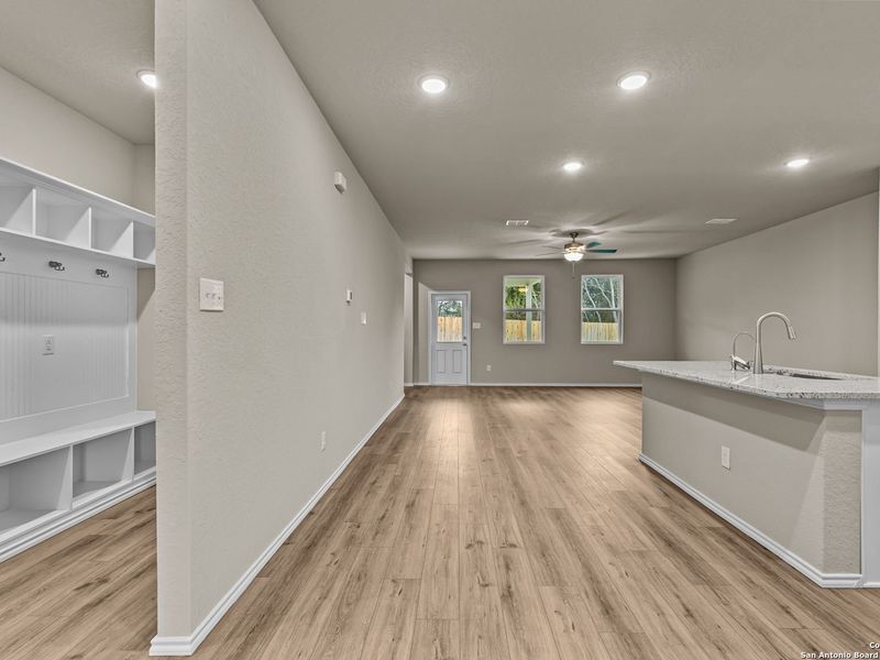 Spacious, unfurnished interior of a new home in Royal Crest, San Antonio (Image 18).