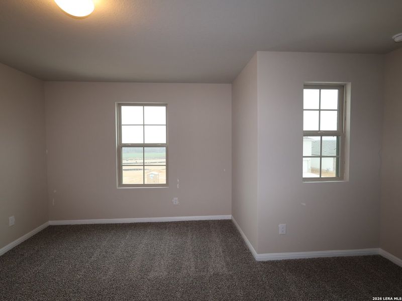 Spacious, unfurnished interior of a new home in Mesquite Ridge, San Antonio (Image 24).