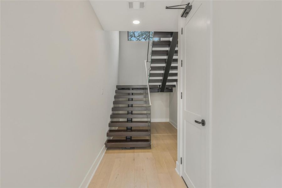 Spacious, unfurnished interior of a new home in , Houston (Image 15).