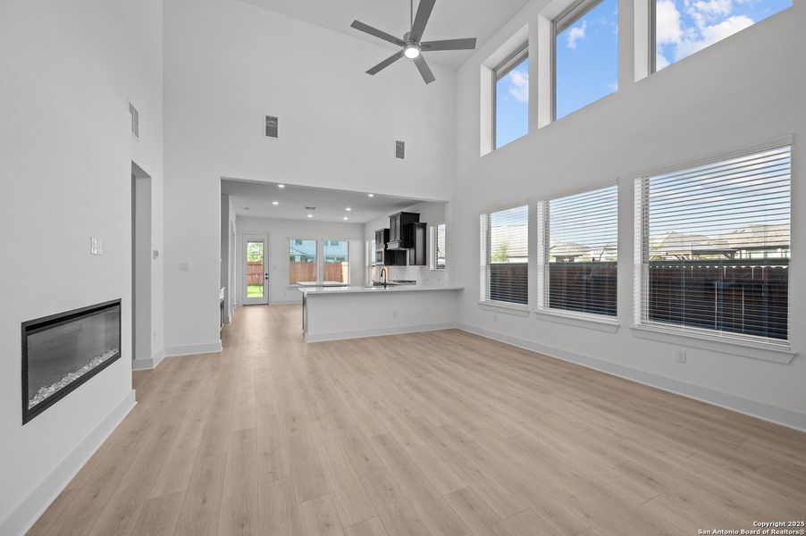 Spacious, unfurnished interior of a new home in Stillwater Ranch, San Antonio (Image 28).