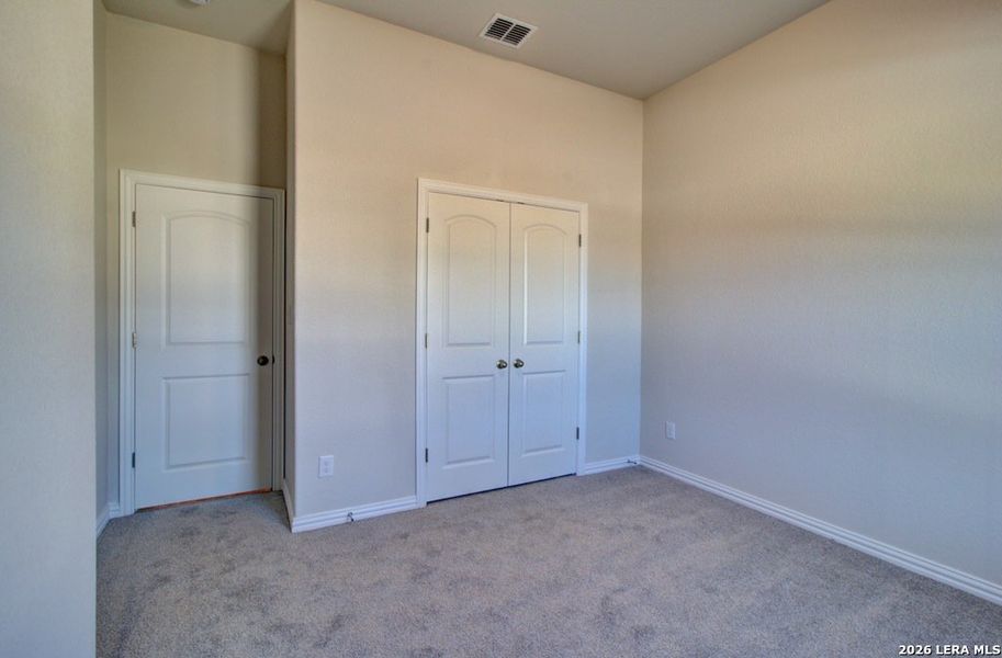 Spacious, unfurnished interior of a new home in Veramendi, New Braunfels (Image 15).