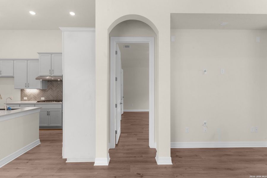 Spacious, unfurnished interior of a new home in Willis Ranch, San Antonio (Image 15).
