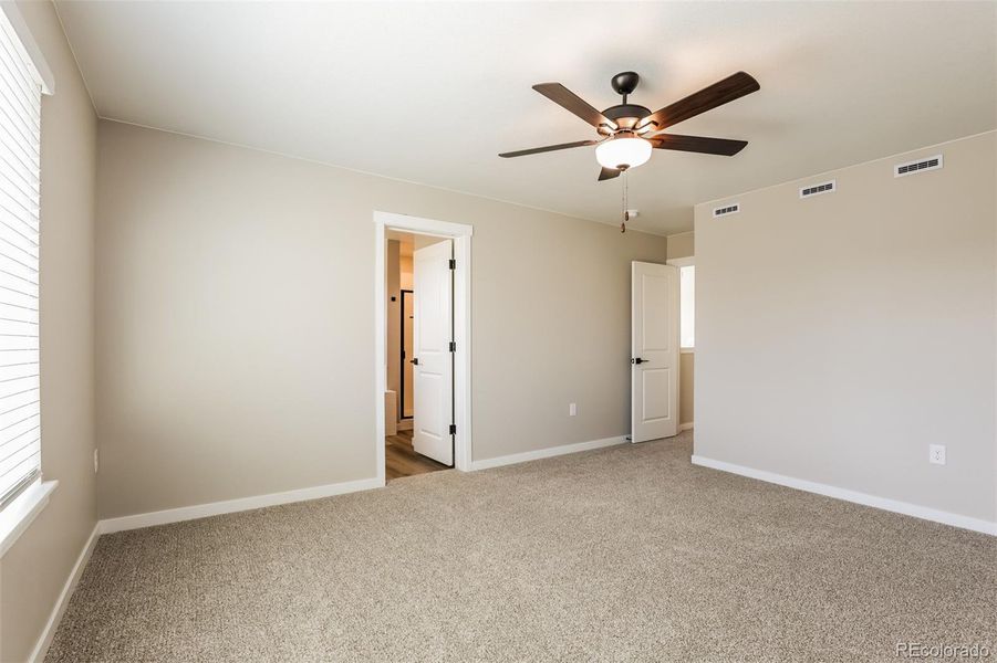 Spacious, unfurnished interior of a new home in Second Creek Farm, Commerce City (Image 12).