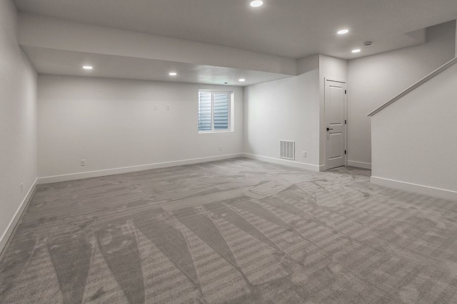 Spacious, unfurnished interior of a new home in Trailside, Timnath (Image 21).