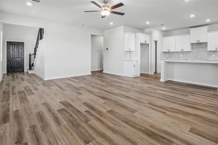 Spacious, unfurnished interior of a new home in Glendale Lakes, Rosharon (Image 44).