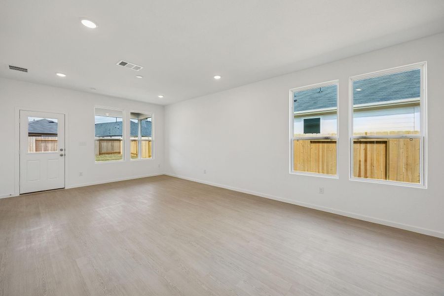Spacious, unfurnished interior of a new home in Montgomery Bend, Montgomery (Image 18).