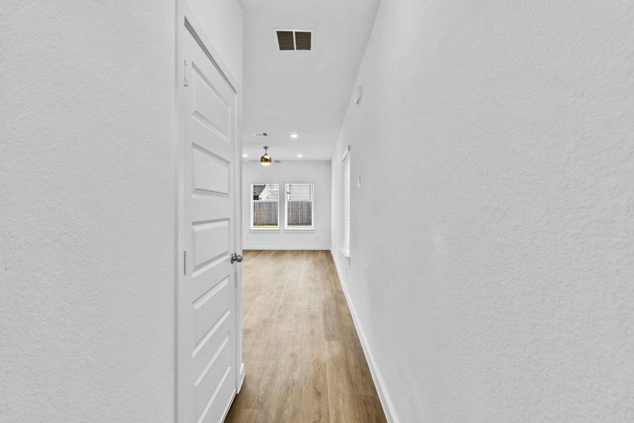 Spacious, unfurnished interior of a new home in Grand West, Houston (Image 10).