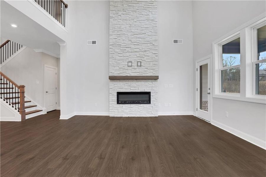 Spacious, unfurnished interior of a new home in Acacia, Cumming (Image 50).
