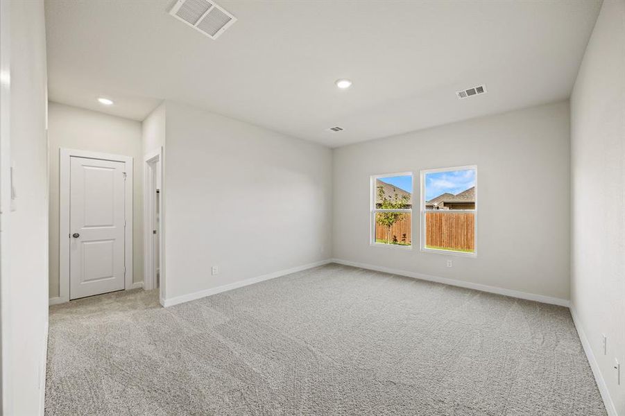 Spacious, unfurnished interior of a new home in MiraVerde, Crowley (Image 10).