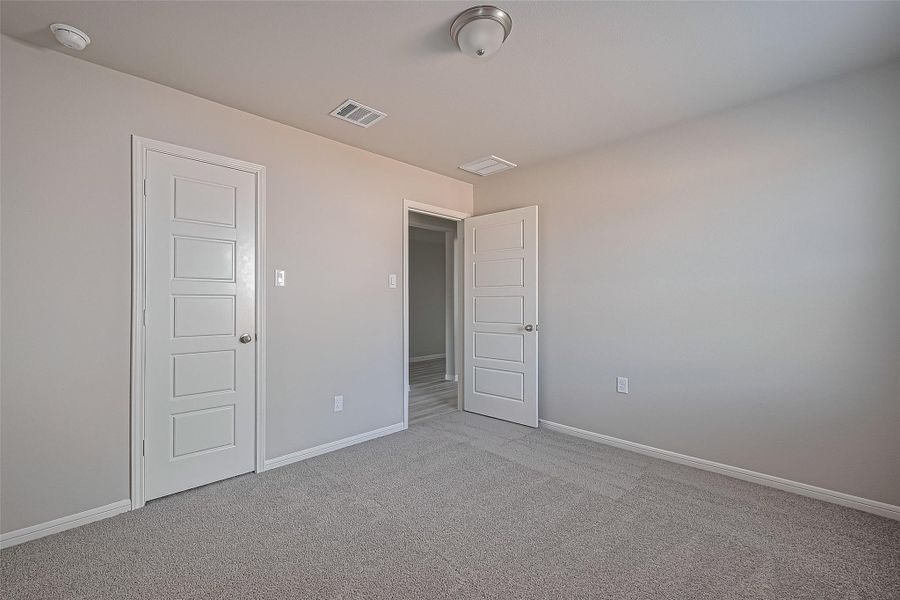 Spacious, unfurnished interior of a new home in Sunterra, Katy (Image 23). Spacious, unfurnished interior of a new home in Sunterra, Katy (Image 23).