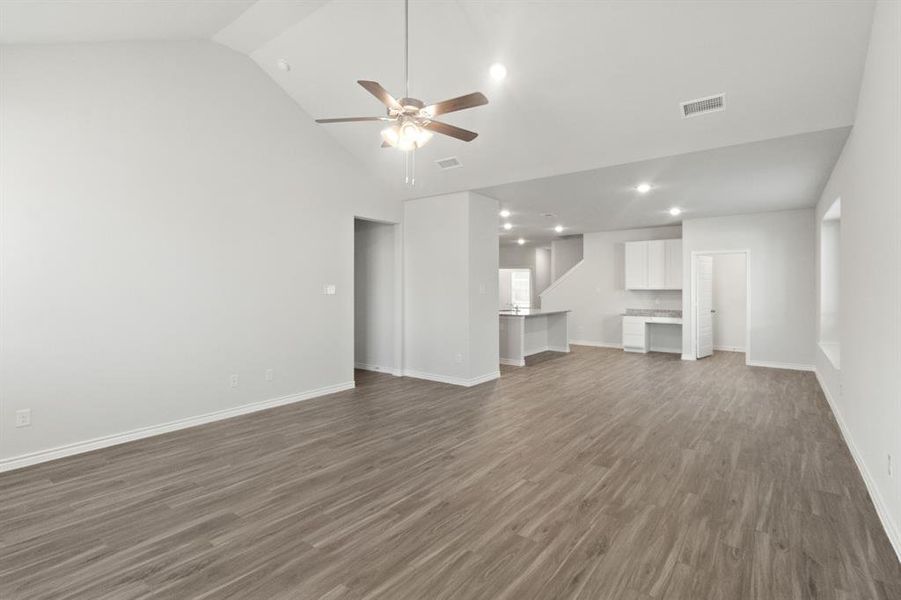 Spacious, unfurnished interior of a new home in Retreat at Fossil Creek, Fort Worth (Image 16).