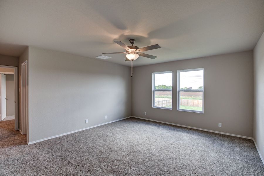 Representative unfurnished interior of a home built from the The Murray F by Davidson Homes LLC in Hickory Ridge, Elmendorf (Image 25).