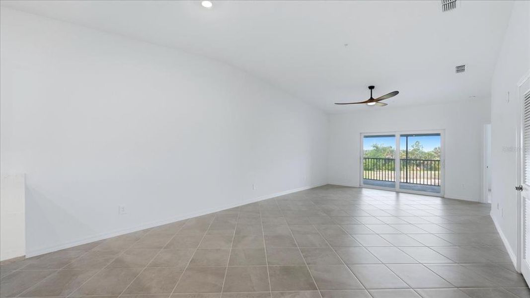 Spacious, unfurnished interior of a new home in , Venice (Image 15).